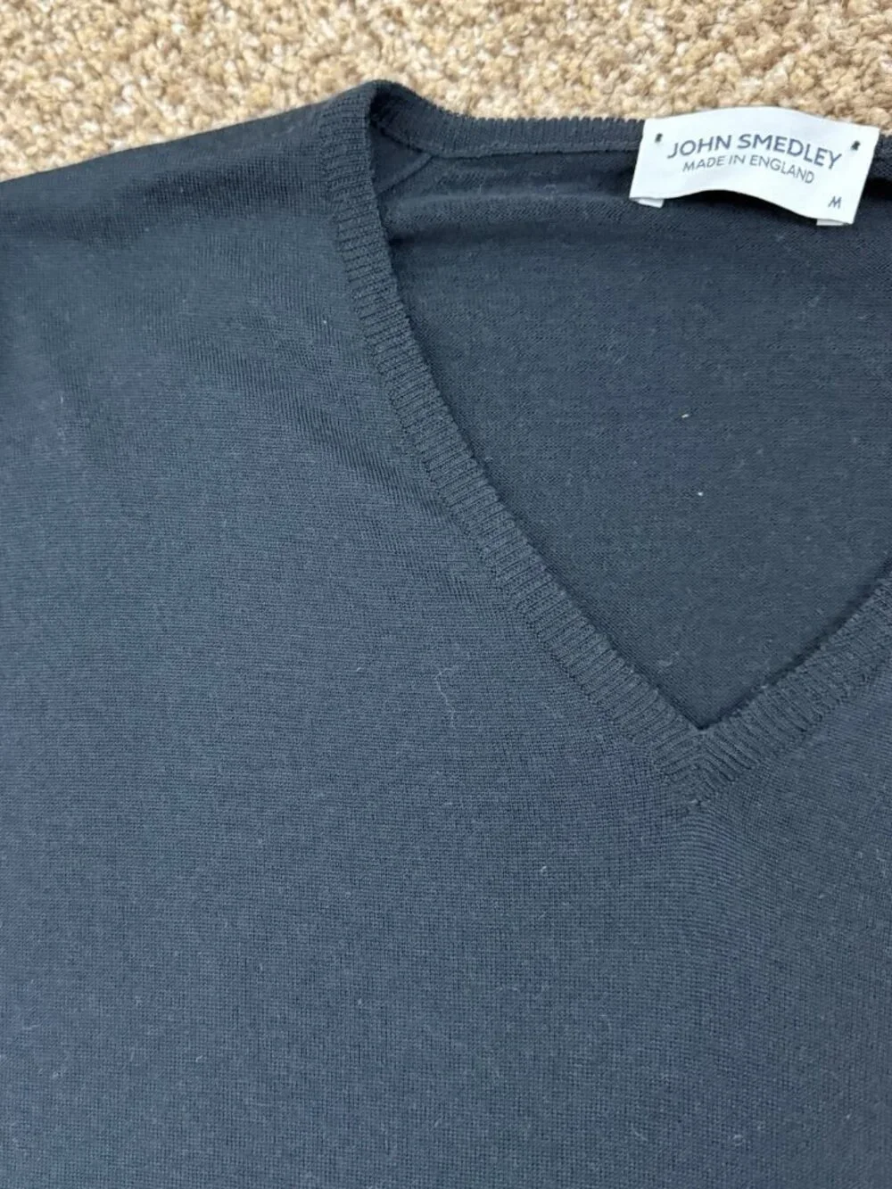 John Smedley Men’s V Neck Black Sweater 100% Pure Wool Size M England Made